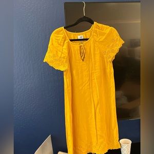 Old Navy Dress Size Medium. Worn one time, excellent condition.
